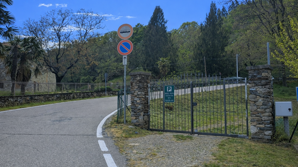 parcheggio a 1,3 km da Hotel Aracoeli