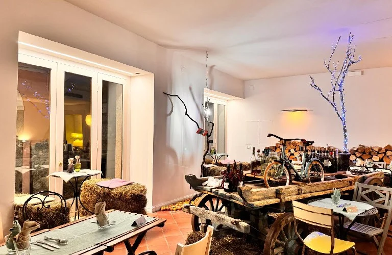 Gli interni del Ristorante Filo Fieno di Orta San Giulio